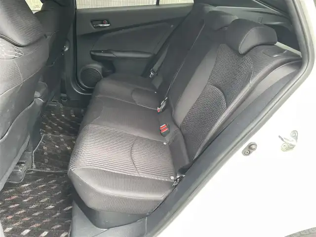 トヨタ プリウス Sセーフティプラス 千葉県 2018(平30)年 5.8万km ホワイトパールクリスタルシャイン トヨタ純正SDナビ（NSCD-W66）/CD/BT/AM/FM/TV/トヨタセーフティセンス/プリクラッシュセーフティ/レーダークルーズコントロール/レーンディパーチャーアラート/オートマチックハイビーム/クリアランスソナー/インテリジェントパーキングアシスト/オートライト/バックカメラ/横滑り防止機能/ビルトインETC/ウインカーサイドミラー/電動格納ミラー/LEDヘッドライト/シートリフター/純正フロアマット/純正ホイール/保証書、取扱説明書、スペアキー1本