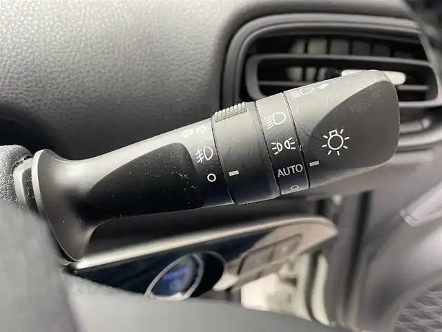 トヨタ プリウス Sセーフティプラス 千葉県 2018(平30)年 5.8万km ホワイトパールクリスタルシャイン トヨタ純正SDナビ（NSCD-W66）/CD/BT/AM/FM/TV/トヨタセーフティセンス/プリクラッシュセーフティ/レーダークルーズコントロール/レーンディパーチャーアラート/オートマチックハイビーム/クリアランスソナー/インテリジェントパーキングアシスト/オートライト/バックカメラ/横滑り防止機能/ビルトインETC/ウインカーサイドミラー/電動格納ミラー/LEDヘッドライト/シートリフター/純正フロアマット/純正ホイール/保証書、取扱説明書、スペアキー1本