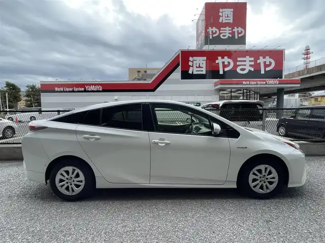 トヨタ プリウス Sセーフティプラス 千葉県 2018(平30)年 5.8万km ホワイトパールクリスタルシャイン トヨタ純正SDナビ（NSCD-W66）/CD/BT/AM/FM/TV/トヨタセーフティセンス/プリクラッシュセーフティ/レーダークルーズコントロール/レーンディパーチャーアラート/オートマチックハイビーム/クリアランスソナー/インテリジェントパーキングアシスト/オートライト/バックカメラ/横滑り防止機能/ビルトインETC/ウインカーサイドミラー/電動格納ミラー/LEDヘッドライト/シートリフター/純正フロアマット/純正ホイール/保証書、取扱説明書、スペアキー1本