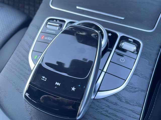 メルセデス・ベンツ Ｃ２００ 4マチック SW スポーツ 秋田県 2017(平29)年 4万km 白 4WD/19アルミホイール/レーダーセーフティパッケージ/純正HDDナビ　フルセグTV　SD　USB　Bluetooth/バックカメラ/クルーズコントロール/パークトロニック/黒革シート/シートヒーター/メモリー機能付パワーシート/ステアリングスイッチ/パドルシフト/LEDヘッドライト/ブラインドスポット/レーンアシスト/パワーテールゲート/ドライブレコーダー/プッシュスタート/スマートキーX2