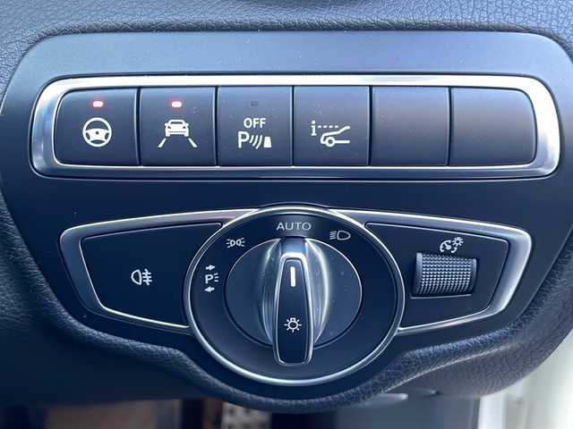 メルセデス・ベンツ Ｃ２００ 4マチック SW スポーツ 秋田県 2017(平29)年 4万km 白 4WD/19アルミホイール/レーダーセーフティパッケージ/純正HDDナビ　フルセグTV　SD　USB　Bluetooth/バックカメラ/クルーズコントロール/パークトロニック/黒革シート/シートヒーター/メモリー機能付パワーシート/ステアリングスイッチ/パドルシフト/LEDヘッドライト/ブラインドスポット/レーンアシスト/パワーテールゲート/ドライブレコーダー/プッシュスタート/スマートキーX2