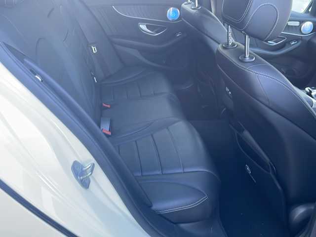 メルセデス・ベンツ Ｃ２００ 4マチック SW スポーツ 秋田県 2017(平29)年 4万km 白 4WD/19アルミホイール/レーダーセーフティパッケージ/純正HDDナビ　フルセグTV　SD　USB　Bluetooth/バックカメラ/クルーズコントロール/パークトロニック/黒革シート/シートヒーター/メモリー機能付パワーシート/ステアリングスイッチ/パドルシフト/LEDヘッドライト/ブラインドスポット/レーンアシスト/パワーテールゲート/ドライブレコーダー/プッシュスタート/スマートキーX2