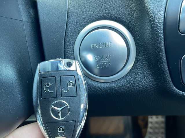 メルセデス・ベンツ Ｃ２００ 4マチック SW スポーツ 秋田県 2017(平29)年 4万km 白 4WD/19アルミホイール/レーダーセーフティパッケージ/純正HDDナビ　フルセグTV　SD　USB　Bluetooth/バックカメラ/クルーズコントロール/パークトロニック/黒革シート/シートヒーター/メモリー機能付パワーシート/ステアリングスイッチ/パドルシフト/LEDヘッドライト/ブラインドスポット/レーンアシスト/パワーテールゲート/ドライブレコーダー/プッシュスタート/スマートキーX2