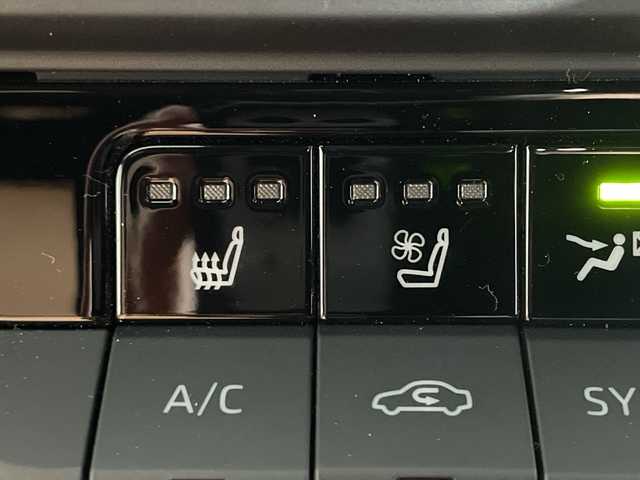 トヨタ クラウン スポーツ Z 神奈川県 2024(令6)年 0.8万km プレシャスホワイトパール 4WD/モデリスタスポイラー/パノラマルーフ/純正12.3型DA/ナビ/フルセグ　Bluetooth　USB　/パノラミックビューモニター/デジタルインナーミラー/PBD/HUD/パーキングアシスト/AC100Vコンセント/ワイヤレス充電/純正ビルトインETC2.0/純正前後ドライブレコーダー/セーフティセンス/レーダークルーズコントロール/レーンディパーチャーアラート/レーンチェンジアシスト/BSM/PCS/プロアクティブドライビングアシスト/フロント/リヤクロストラフィックアラート/後方車両検知/パーキングサポートブレーキ/安心降車アシスト/周辺車両接近時サポート/先行車発進告知機能/後退速度抑制/ロードサインアシスト/アドバンストドライブ/ドライバーモニター/ITSコネクト/ハイビームアシスト/前後ソナー/キャメル革シート/前席パワーシート/シートヒーター/ベンチレーション/運転席ポジションメモリー/革巻きステアリング/プッシュスタート/スマートキー/純正21インチAW/純正リアスポイラー/LEDヘッドランプ/ヘッドライトウォッシャー