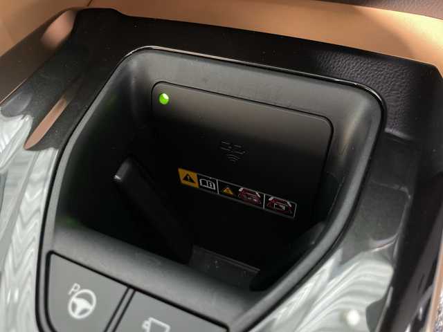 トヨタ クラウン スポーツ Z 神奈川県 2024(令6)年 0.8万km プレシャスホワイトパール 4WD/モデリスタスポイラー/パノラマルーフ/純正12.3型DA/ナビ/フルセグ　Bluetooth　USB　/パノラミックビューモニター/デジタルインナーミラー/PBD/HUD/パーキングアシスト/AC100Vコンセント/ワイヤレス充電/純正ビルトインETC2.0/純正前後ドライブレコーダー/セーフティセンス/レーダークルーズコントロール/レーンディパーチャーアラート/レーンチェンジアシスト/BSM/PCS/プロアクティブドライビングアシスト/フロント/リヤクロストラフィックアラート/後方車両検知/パーキングサポートブレーキ/安心降車アシスト/周辺車両接近時サポート/先行車発進告知機能/後退速度抑制/ロードサインアシスト/アドバンストドライブ/ドライバーモニター/ITSコネクト/ハイビームアシスト/前後ソナー/キャメル革シート/前席パワーシート/シートヒーター/ベンチレーション/運転席ポジションメモリー/革巻きステアリング/プッシュスタート/スマートキー/純正21インチAW/純正リアスポイラー/LEDヘッドランプ/ヘッドライトウォッシャー