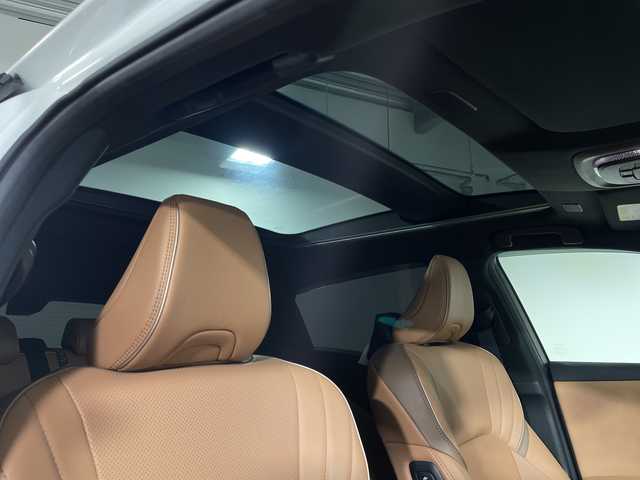 トヨタ クラウン スポーツ Z 神奈川県 2024(令6)年 0.8万km プレシャスホワイトパール 4WD/モデリスタスポイラー/パノラマルーフ/純正12.3型DA/ナビ/フルセグ　Bluetooth　USB　/パノラミックビューモニター/デジタルインナーミラー/PBD/HUD/パーキングアシスト/AC100Vコンセント/ワイヤレス充電/純正ビルトインETC2.0/純正前後ドライブレコーダー/セーフティセンス/レーダークルーズコントロール/レーンディパーチャーアラート/レーンチェンジアシスト/BSM/PCS/プロアクティブドライビングアシスト/フロント/リヤクロストラフィックアラート/後方車両検知/パーキングサポートブレーキ/安心降車アシスト/周辺車両接近時サポート/先行車発進告知機能/後退速度抑制/ロードサインアシスト/アドバンストドライブ/ドライバーモニター/ITSコネクト/ハイビームアシスト/前後ソナー/キャメル革シート/前席パワーシート/シートヒーター/ベンチレーション/運転席ポジションメモリー/革巻きステアリング/プッシュスタート/スマートキー/純正21インチAW/純正リアスポイラー/LEDヘッドランプ/ヘッドライトウォッシャー