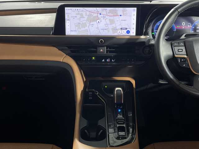 トヨタ クラウン スポーツ Z 神奈川県 2024(令6)年 0.8万km プレシャスホワイトパール 4WD/モデリスタスポイラー/パノラマルーフ/純正12.3型DA/ナビ/フルセグ　Bluetooth　USB　/パノラミックビューモニター/デジタルインナーミラー/PBD/HUD/パーキングアシスト/AC100Vコンセント/ワイヤレス充電/純正ビルトインETC2.0/純正前後ドライブレコーダー/セーフティセンス/レーダークルーズコントロール/レーンディパーチャーアラート/レーンチェンジアシスト/BSM/PCS/プロアクティブドライビングアシスト/フロント/リヤクロストラフィックアラート/後方車両検知/パーキングサポートブレーキ/安心降車アシスト/周辺車両接近時サポート/先行車発進告知機能/後退速度抑制/ロードサインアシスト/アドバンストドライブ/ドライバーモニター/ITSコネクト/ハイビームアシスト/前後ソナー/キャメル革シート/前席パワーシート/シートヒーター/ベンチレーション/運転席ポジションメモリー/革巻きステアリング/プッシュスタート/スマートキー/純正21インチAW/純正リアスポイラー/LEDヘッドランプ/ヘッドライトウォッシャー