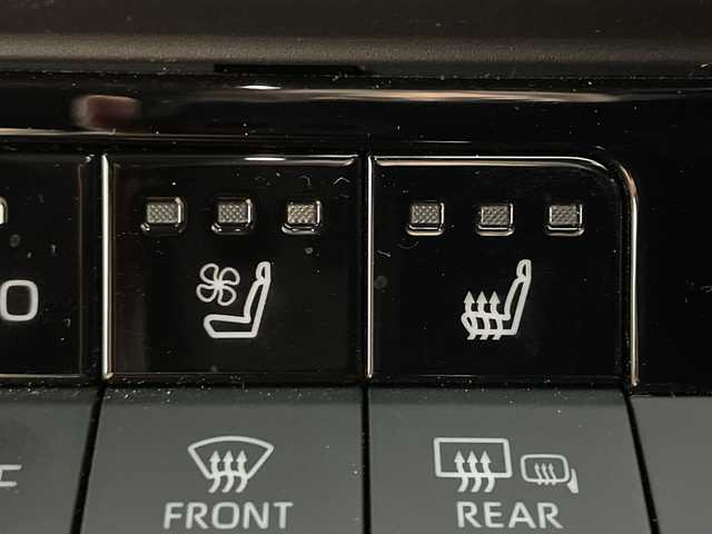 トヨタ クラウン スポーツ Z 神奈川県 2024(令6)年 0.8万km プレシャスホワイトパール 4WD/モデリスタスポイラー/パノラマルーフ/純正12.3型DA/ナビ/フルセグ　Bluetooth　USB　/パノラミックビューモニター/デジタルインナーミラー/PBD/HUD/パーキングアシスト/AC100Vコンセント/ワイヤレス充電/純正ビルトインETC2.0/純正前後ドライブレコーダー/セーフティセンス/レーダークルーズコントロール/レーンディパーチャーアラート/レーンチェンジアシスト/BSM/PCS/プロアクティブドライビングアシスト/フロント/リヤクロストラフィックアラート/後方車両検知/パーキングサポートブレーキ/安心降車アシスト/周辺車両接近時サポート/先行車発進告知機能/後退速度抑制/ロードサインアシスト/アドバンストドライブ/ドライバーモニター/ITSコネクト/ハイビームアシスト/前後ソナー/キャメル革シート/前席パワーシート/シートヒーター/ベンチレーション/運転席ポジションメモリー/革巻きステアリング/プッシュスタート/スマートキー/純正21インチAW/純正リアスポイラー/LEDヘッドランプ/ヘッドライトウォッシャー