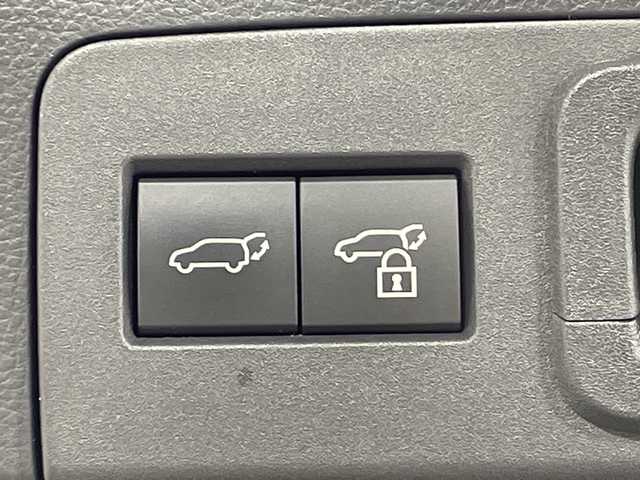 トヨタ クラウン スポーツ Z 神奈川県 2024(令6)年 0.8万km プレシャスホワイトパール 4WD/モデリスタスポイラー/パノラマルーフ/純正12.3型DA/ナビ/フルセグ　Bluetooth　USB　/パノラミックビューモニター/デジタルインナーミラー/PBD/HUD/パーキングアシスト/AC100Vコンセント/ワイヤレス充電/純正ビルトインETC2.0/純正前後ドライブレコーダー/セーフティセンス/レーダークルーズコントロール/レーンディパーチャーアラート/レーンチェンジアシスト/BSM/PCS/プロアクティブドライビングアシスト/フロント/リヤクロストラフィックアラート/後方車両検知/パーキングサポートブレーキ/安心降車アシスト/周辺車両接近時サポート/先行車発進告知機能/後退速度抑制/ロードサインアシスト/アドバンストドライブ/ドライバーモニター/ITSコネクト/ハイビームアシスト/前後ソナー/キャメル革シート/前席パワーシート/シートヒーター/ベンチレーション/運転席ポジションメモリー/革巻きステアリング/プッシュスタート/スマートキー/純正21インチAW/純正リアスポイラー/LEDヘッドランプ/ヘッドライトウォッシャー