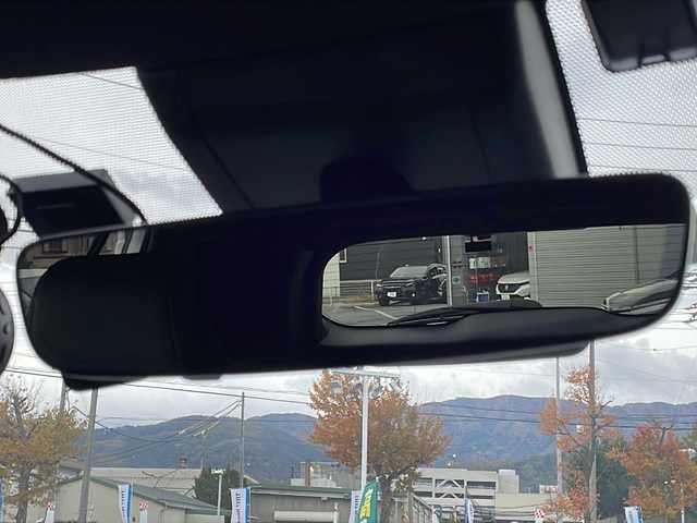 トヨタ カローラ クロス ハイブリッド Z 長野県 2022(令4)年 1.2万km プラチナホワイトパールマイカ 禁煙車/４WD/8インチディスプレイオーディオ/（ナビ機能付/CD/DVD/フルセグTV/Bluetooth）/純正18インチアルミホイール/スタッドレス車載/パノラミックビューモニター/セーフティセンス/・プリクラッシュセーフティ/・レーントレーシングアシスト/・レーンディパーチャーアラート/・レーダークルーズコントロール/・オートマチックハイビーム/・ロードサインアシスト/・ドライバー異常時対応システム/・プロアクティブドライビングアシスト/・発進遅れ告知機能/・パーキングサポートブレーキ/・ブラインドスポットモニター/ビルトインETC/ドライブレコーダー/ハーフレザーシート/運転席パワーシート/前席シートヒーター/革巻きステアリング/ステアリングスイッチ/電動パーキングブレーキ/ブレーキホールド/LEDヘッドライト/LEDシーケンシャルターンライト/LEDデイタイムランニングライト/フォグランプ/オートライト/スマートキー/Pスタート/電動格納ミラー/純正18インチAW/純正フロアマット/社外AWスタッドレス積み込み