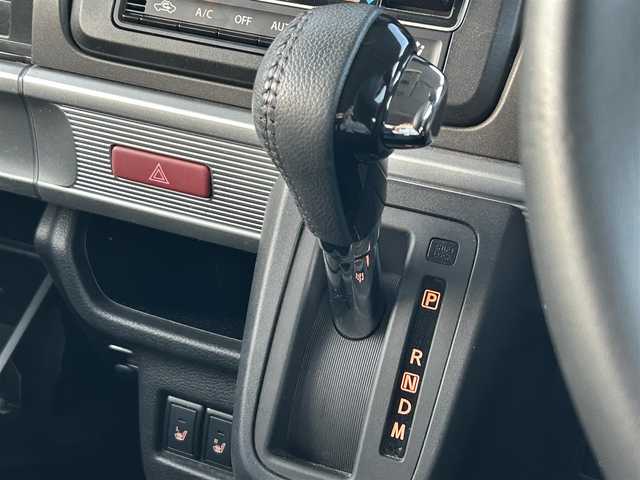 スズキ スペーシア ギア HYBRID XZターボ 愛知県 2022(令4)年 4.4万km デニムブルー ガンメタリック 2トーン /禁煙//純正ナビ/フルセグ/CD/DVD/BT/USB/ACP/AA///全方位カメラ/両側パワースライドドア//レーダークルーズコントロール/レーンキープアシスト//衝突軽減システム/前後誤発進/ふらつき警報//先行者発進告知/HUD/クリアランスソナー//オートリトラウィンカーミラー//シートヒーター//プッシュスタート/スマートキー//LEDヘッドライト/LEDフォグ//オートライト/オートハイビーム//革巻きステアリング/ステアリングスイッチ//パドルシフト//ビルトインETC/アイドリングストップ//横滑り防止システム//前席バニティミラー/ルーフレール//純正14インチAW//純正フロアマット/ドアバイザー//新車時保証書//取扱説明書//スペアスマートキー有