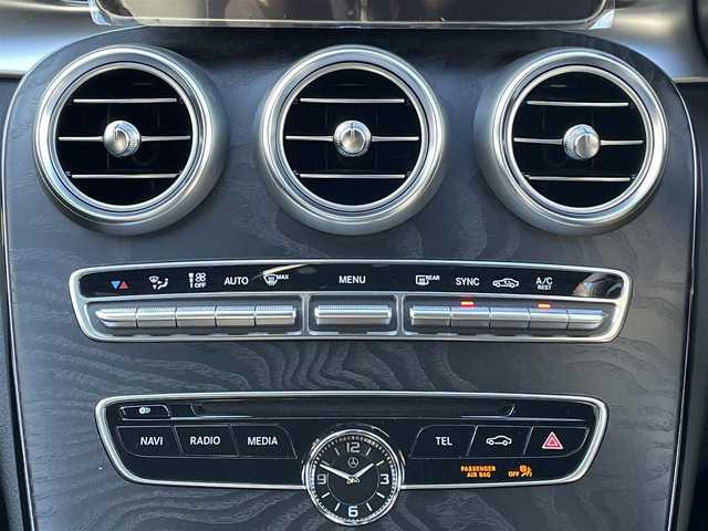 メルセデス・ベンツ Ｃ２００ アバンギャルド AMGライン 岐阜県 2014(平26)年 10.1万km オブシディアンブラック 純正ナビ/【Bluetooth．CD.DVD.TV】/レザーシート/パワーシート・シートメモリ付き/コーナーセンサー/シートヒーター/クルーズコントロール/バックカメラ/ドライブレコーダー/ETC/純正フロアマット/純正アルミホイール/ウィンカーミラー/電動格納ミラー/ドアバイザー/保証書/取扱説明書/スペアキー