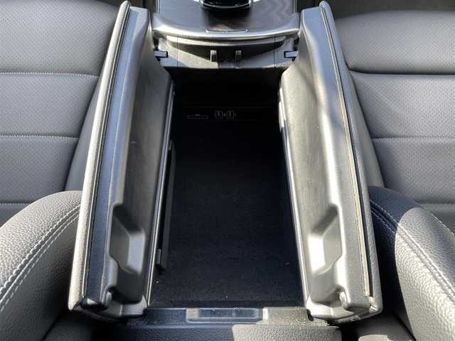 メルセデス・ベンツ Ｃ２００ アバンギャルド AMGライン 岐阜県 2014(平26)年 10.1万km オブシディアンブラック 純正ナビ/【Bluetooth．CD.DVD.TV】/レザーシート/パワーシート・シートメモリ付き/コーナーセンサー/シートヒーター/クルーズコントロール/バックカメラ/ドライブレコーダー/ETC/純正フロアマット/純正アルミホイール/ウィンカーミラー/電動格納ミラー/ドアバイザー/保証書/取扱説明書/スペアキー