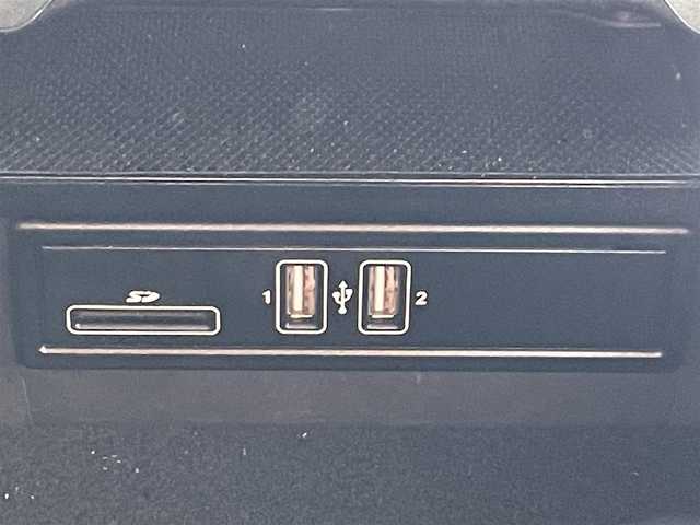 メルセデス・ベンツ Ｃ２００ アバンギャルド AMGライン 岐阜県 2014(平26)年 10.1万km オブシディアンブラック 純正ナビ/【Bluetooth．CD.DVD.TV】/レザーシート/パワーシート・シートメモリ付き/コーナーセンサー/シートヒーター/クルーズコントロール/バックカメラ/ドライブレコーダー/ETC/純正フロアマット/純正アルミホイール/ウィンカーミラー/電動格納ミラー/ドアバイザー/保証書/取扱説明書/スペアキー