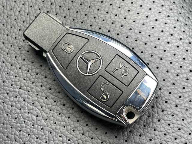 メルセデス・ベンツ Ｃ２００ アバンギャルド AMGライン 岐阜県 2014(平26)年 10.1万km オブシディアンブラック 純正ナビ/【Bluetooth．CD.DVD.TV】/レザーシート/パワーシート・シートメモリ付き/コーナーセンサー/シートヒーター/クルーズコントロール/バックカメラ/ドライブレコーダー/ETC/純正フロアマット/純正アルミホイール/ウィンカーミラー/電動格納ミラー/ドアバイザー/保証書/取扱説明書/スペアキー