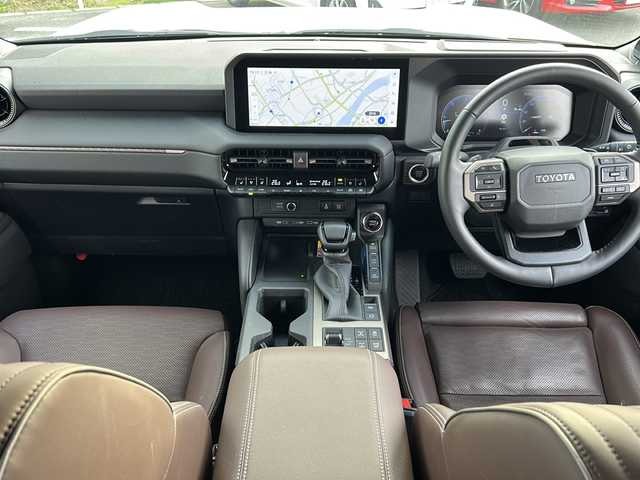 トヨタ ランドクルーザー ２５０ ZX ファーストエディション 岐阜県 2024(令6)年 1.3万km プラチナホワイトパールマイカ 登録時走行距離12427km/純正ナビ/全方位モニター/フルセグテレビ/電動格納サードシート/ハンドルヒーター/JBLサウンド/パドルシフト/サイドステップ/ドアバイザー/純正フロアマット/純正アルミホイール/レザーシート/ETC/シートヒーター/エアシート/レザーシート/ヘッドライトウォッシャー/禁煙車/LEDヘッドライト/ルーフレール/サンルーフ/オートマチックハイビーム/スマートキー/プッシュスタート