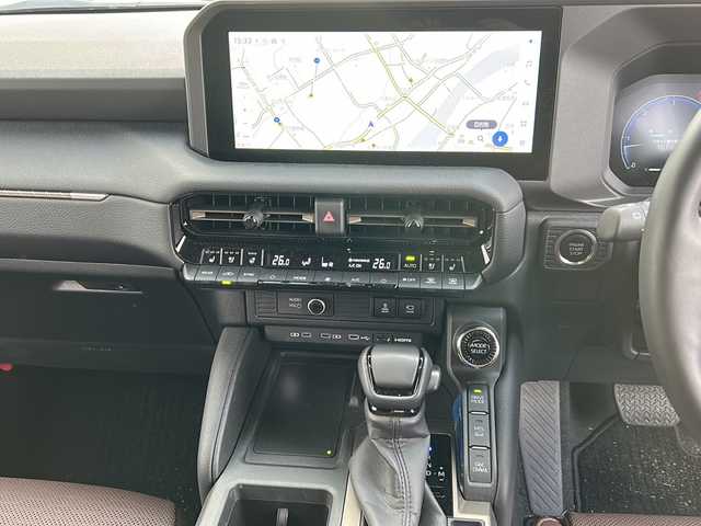 トヨタ ランドクルーザー ２５０ ZX ファーストエディション 岐阜県 2024(令6)年 1.3万km プラチナホワイトパールマイカ 登録時走行距離12427km/純正ナビ/全方位モニター/フルセグテレビ/電動格納サードシート/ハンドルヒーター/JBLサウンド/パドルシフト/サイドステップ/ドアバイザー/純正フロアマット/純正アルミホイール/レザーシート/ETC/シートヒーター/エアシート/レザーシート/ヘッドライトウォッシャー/禁煙車/LEDヘッドライト/ルーフレール/サンルーフ/オートマチックハイビーム/スマートキー/プッシュスタート