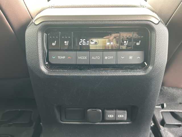 トヨタ ランドクルーザー ２５０ ZX ファーストエディション 岐阜県 2024(令6)年 1.3万km プラチナホワイトパールマイカ 登録時走行距離12427km/純正ナビ/全方位モニター/フルセグテレビ/電動格納サードシート/ハンドルヒーター/JBLサウンド/パドルシフト/サイドステップ/ドアバイザー/純正フロアマット/純正アルミホイール/レザーシート/ETC/シートヒーター/エアシート/レザーシート/ヘッドライトウォッシャー/禁煙車/LEDヘッドライト/ルーフレール/サンルーフ/オートマチックハイビーム/スマートキー/プッシュスタート