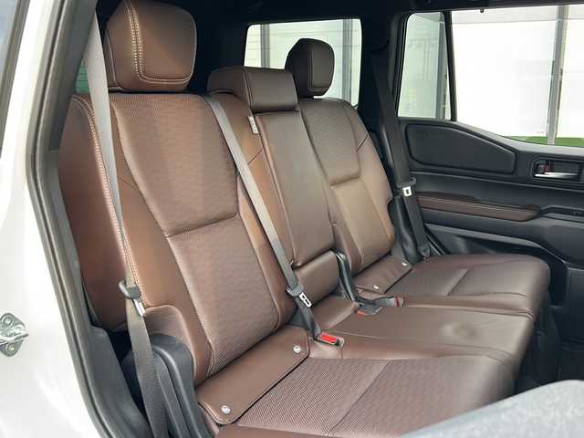 トヨタ ランドクルーザー ２５０ ZX ファーストエディション 岐阜県 2024(令6)年 1.3万km プラチナホワイトパールマイカ 登録時走行距離12427km/純正ナビ/全方位モニター/フルセグテレビ/電動格納サードシート/ハンドルヒーター/JBLサウンド/パドルシフト/サイドステップ/ドアバイザー/純正フロアマット/純正アルミホイール/レザーシート/ETC/シートヒーター/エアシート/レザーシート/ヘッドライトウォッシャー/禁煙車/LEDヘッドライト/ルーフレール/サンルーフ/オートマチックハイビーム/スマートキー/プッシュスタート