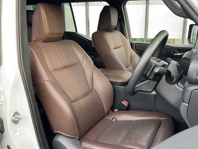 トヨタ ランドクルーザー ２５０ ZX ファーストエディション 岐阜県 2024(令6)年 1.3万km プラチナホワイトパールマイカ 登録時走行距離12427km/純正ナビ/全方位モニター/フルセグテレビ/電動格納サードシート/ハンドルヒーター/JBLサウンド/パドルシフト/サイドステップ/ドアバイザー/純正フロアマット/純正アルミホイール/レザーシート/ETC/シートヒーター/エアシート/レザーシート/ヘッドライトウォッシャー/禁煙車/LEDヘッドライト/ルーフレール/サンルーフ/オートマチックハイビーム/スマートキー/プッシュスタート