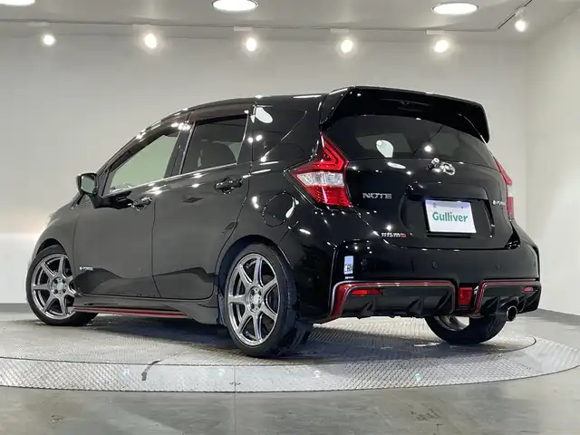 日産 ノート e－パワー ニスモ 愛知県 2017(平29)年 7.9万km スーパーブラック 純正ナビ　(MM317D-W)/（FM/AM/SD/CD・DVD再生/AUX/フルセグTV)/アラウンドビューモニター　/衝突軽減ブレーキ　/ＥＴＣ　/デジタルインナーミラー　/ドライブレコーダー　/ＬＥＤヘッドライト　/ＬＥＤフォグランプ　/アクセサリーソケット　/ドライブレコーダー　/コーナーセンサー/純正フロアマット/社外17インチAW/プッシュスタート/　　-スマートキー/盗難防止/ステアリングスイッチ