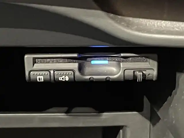 日産 ノート e－パワー ニスモ 愛知県 2017(平29)年 7.9万km スーパーブラック 純正ナビ　(MM317D-W)/（FM/AM/SD/CD・DVD再生/AUX/フルセグTV)/アラウンドビューモニター　/衝突軽減ブレーキ　/ＥＴＣ　/デジタルインナーミラー　/ドライブレコーダー　/ＬＥＤヘッドライト　/ＬＥＤフォグランプ　/アクセサリーソケット　/ドライブレコーダー　/コーナーセンサー/純正フロアマット/社外17インチAW/プッシュスタート/　　-スマートキー/盗難防止/ステアリングスイッチ