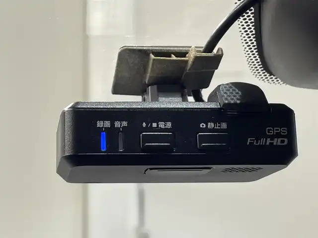 日産 ノート e－パワー ニスモ 愛知県 2017(平29)年 7.9万km スーパーブラック 純正ナビ　(MM317D-W)/（FM/AM/SD/CD・DVD再生/AUX/フルセグTV)/アラウンドビューモニター　/衝突軽減ブレーキ　/ＥＴＣ　/デジタルインナーミラー　/ドライブレコーダー　/ＬＥＤヘッドライト　/ＬＥＤフォグランプ　/アクセサリーソケット　/ドライブレコーダー　/コーナーセンサー/純正フロアマット/社外17インチAW/プッシュスタート/　　-スマートキー/盗難防止/ステアリングスイッチ