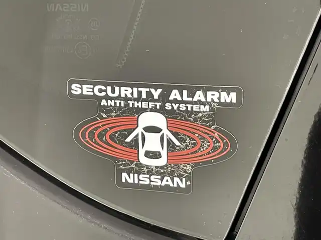 日産 ノート e－パワー ニスモ 愛知県 2017(平29)年 7.9万km スーパーブラック 純正ナビ　(MM317D-W)/（FM/AM/SD/CD・DVD再生/AUX/フルセグTV)/アラウンドビューモニター　/衝突軽減ブレーキ　/ＥＴＣ　/デジタルインナーミラー　/ドライブレコーダー　/ＬＥＤヘッドライト　/ＬＥＤフォグランプ　/アクセサリーソケット　/ドライブレコーダー　/コーナーセンサー/純正フロアマット/社外17インチAW/プッシュスタート/　　-スマートキー/盗難防止/ステアリングスイッチ