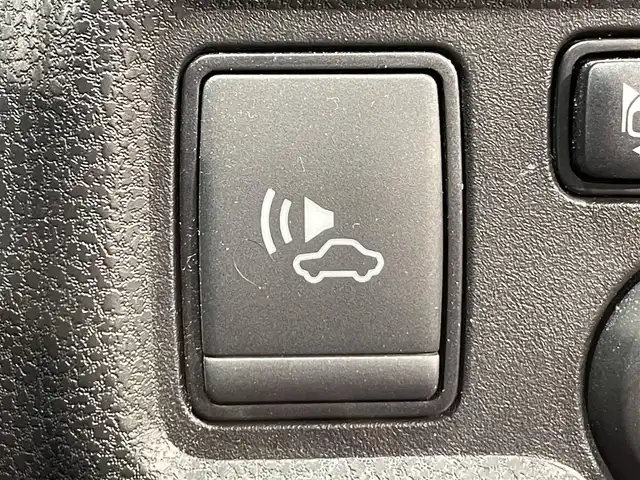 日産 ノート e－パワー ニスモ 愛知県 2017(平29)年 7.9万km スーパーブラック 純正ナビ　(MM317D-W)/（FM/AM/SD/CD・DVD再生/AUX/フルセグTV)/アラウンドビューモニター　/衝突軽減ブレーキ　/ＥＴＣ　/デジタルインナーミラー　/ドライブレコーダー　/ＬＥＤヘッドライト　/ＬＥＤフォグランプ　/アクセサリーソケット　/ドライブレコーダー　/コーナーセンサー/純正フロアマット/社外17インチAW/プッシュスタート/　　-スマートキー/盗難防止/ステアリングスイッチ