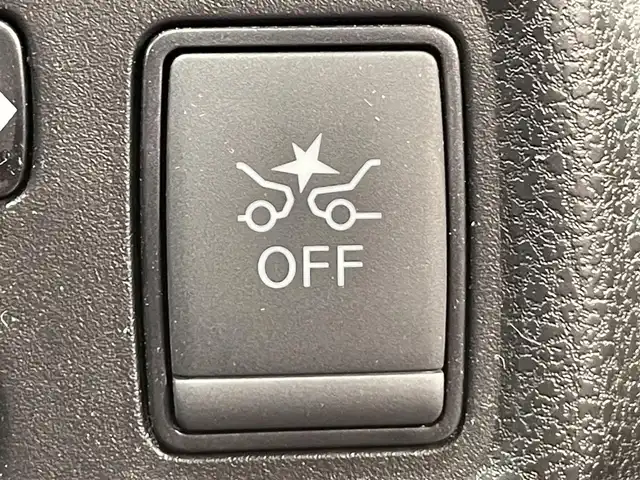 日産 ノート e－パワー ニスモ 愛知県 2017(平29)年 7.9万km スーパーブラック 純正ナビ　(MM317D-W)/（FM/AM/SD/CD・DVD再生/AUX/フルセグTV)/アラウンドビューモニター　/衝突軽減ブレーキ　/ＥＴＣ　/デジタルインナーミラー　/ドライブレコーダー　/ＬＥＤヘッドライト　/ＬＥＤフォグランプ　/アクセサリーソケット　/ドライブレコーダー　/コーナーセンサー/純正フロアマット/社外17インチAW/プッシュスタート/　　-スマートキー/盗難防止/ステアリングスイッチ