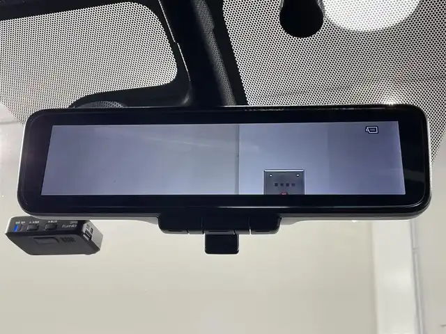 日産 ノート e－パワー ニスモ 愛知県 2017(平29)年 7.9万km スーパーブラック 純正ナビ　(MM317D-W)/（FM/AM/SD/CD・DVD再生/AUX/フルセグTV)/アラウンドビューモニター　/衝突軽減ブレーキ　/ＥＴＣ　/デジタルインナーミラー　/ドライブレコーダー　/ＬＥＤヘッドライト　/ＬＥＤフォグランプ　/アクセサリーソケット　/ドライブレコーダー　/コーナーセンサー/純正フロアマット/社外17インチAW/プッシュスタート/　　-スマートキー/盗難防止/ステアリングスイッチ