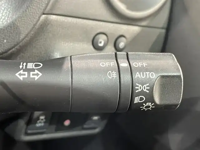 日産 ノート e－パワー ニスモ 愛知県 2017(平29)年 7.9万km スーパーブラック 純正ナビ　(MM317D-W)/（FM/AM/SD/CD・DVD再生/AUX/フルセグTV)/アラウンドビューモニター　/衝突軽減ブレーキ　/ＥＴＣ　/デジタルインナーミラー　/ドライブレコーダー　/ＬＥＤヘッドライト　/ＬＥＤフォグランプ　/アクセサリーソケット　/ドライブレコーダー　/コーナーセンサー/純正フロアマット/社外17インチAW/プッシュスタート/　　-スマートキー/盗難防止/ステアリングスイッチ