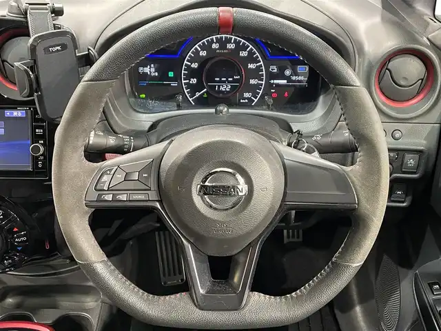 日産 ノート e－パワー ニスモ 愛知県 2017(平29)年 7.9万km スーパーブラック 純正ナビ　(MM317D-W)/（FM/AM/SD/CD・DVD再生/AUX/フルセグTV)/アラウンドビューモニター　/衝突軽減ブレーキ　/ＥＴＣ　/デジタルインナーミラー　/ドライブレコーダー　/ＬＥＤヘッドライト　/ＬＥＤフォグランプ　/アクセサリーソケット　/ドライブレコーダー　/コーナーセンサー/純正フロアマット/社外17インチAW/プッシュスタート/　　-スマートキー/盗難防止/ステアリングスイッチ