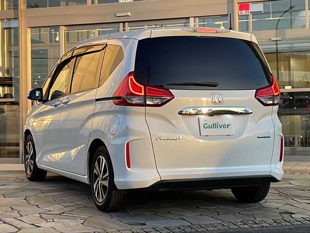 ホンダ フリード＋ ハイブリット G ホンダセンシング 静岡県 2019(令1)年 10万km ホワイトオーキッドパール 純正ナビ/CD/DVDAM/FM/フルセグTV/SD/Bluetooth/Apple Carplay/主要装備/・両側パワースライドドア　/・ドライブレコーダー　/・バックカメラ　/・ＥＴＣ　/・レーダークルーズコントロール　/・スマートキー　/・スペアキー　/・プッシュスタート　/・保証書　/・取扱説明書　/・レーンキープ　/・ＬＥＤライト/・フォグランプ/・ステアリングリモコン/・オートライト/・横滑り防止装置/・衝突軽減システム