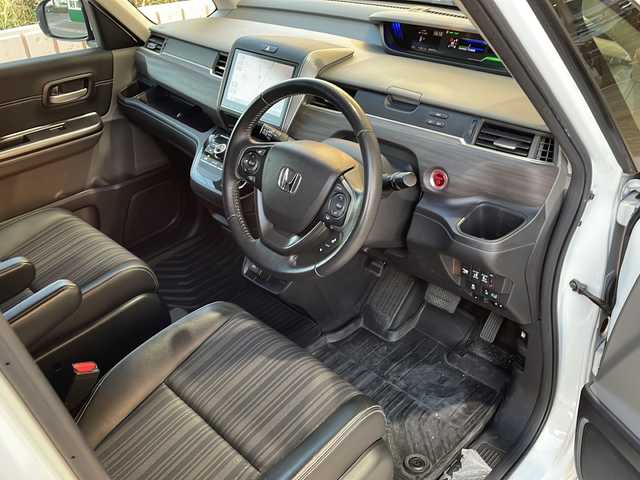 ホンダ フリード＋ ハイブリット G ホンダセンシング 静岡県 2019(令1)年 10万km ホワイトオーキッドパール 純正ナビ/CD/DVDAM/FM/フルセグTV/SD/Bluetooth/Apple Carplay/主要装備/・両側パワースライドドア　/・ドライブレコーダー　/・バックカメラ　/・ＥＴＣ　/・レーダークルーズコントロール　/・スマートキー　/・スペアキー　/・プッシュスタート　/・保証書　/・取扱説明書　/・レーンキープ　/・ＬＥＤライト/・フォグランプ/・ステアリングリモコン/・オートライト/・横滑り防止装置/・衝突軽減システム