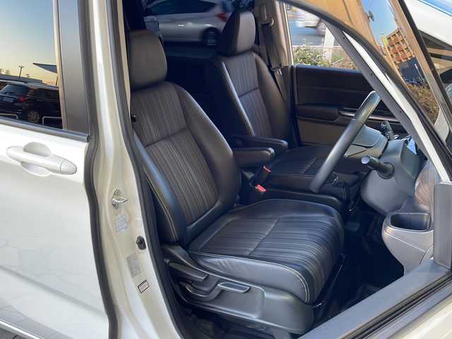 ホンダ フリード＋ ハイブリット G ホンダセンシング 静岡県 2019(令1)年 10万km ホワイトオーキッドパール 純正ナビ/CD/DVDAM/FM/フルセグTV/SD/Bluetooth/Apple Carplay/主要装備/・両側パワースライドドア　/・ドライブレコーダー　/・バックカメラ　/・ＥＴＣ　/・レーダークルーズコントロール　/・スマートキー　/・スペアキー　/・プッシュスタート　/・保証書　/・取扱説明書　/・レーンキープ　/・ＬＥＤライト/・フォグランプ/・ステアリングリモコン/・オートライト/・横滑り防止装置/・衝突軽減システム