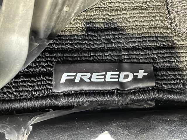 ホンダ フリード＋ ハイブリット G ホンダセンシング 静岡県 2019(令1)年 10万km ホワイトオーキッドパール 純正ナビ/CD/DVDAM/FM/フルセグTV/SD/Bluetooth/Apple Carplay/主要装備/・両側パワースライドドア　/・ドライブレコーダー　/・バックカメラ　/・ＥＴＣ　/・レーダークルーズコントロール　/・スマートキー　/・スペアキー　/・プッシュスタート　/・保証書　/・取扱説明書　/・レーンキープ　/・ＬＥＤライト/・フォグランプ/・ステアリングリモコン/・オートライト/・横滑り防止装置/・衝突軽減システム