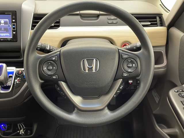 ホンダ フリード ハイブリット G ホンダセンシング 宮崎県 2019(平31)年 3.1万km シトロンドロップ ワンオーナー/Honda SENSING/〇衝突軽減ブレーキ〈CMBS〉/〇誤発進抑制機能/〇ACC〈アダプティブ・クルーズ・コントロール〉/〇LKAS〈車線維持支援システム〉/〇歩行者事故低減ステアリング/〇路外逸脱抑制機能/〇先行車発進お知らせ機能/〇標識認識機能/純正7インチSDナビ/フルセグTV/CD/DVD/Bluetooth/バックカメラ/両側パワースライドドア/LEDヘッドライト/ビルトインETC/スマートキー×2/保証書/取扱説明書