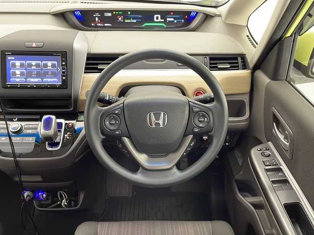 ホンダ フリード ハイブリット G ホンダセンシング 宮崎県 2019(平31)年 3.1万km シトロンドロップ ワンオーナー/Honda SENSING/〇衝突軽減ブレーキ〈CMBS〉/〇誤発進抑制機能/〇ACC〈アダプティブ・クルーズ・コントロール〉/〇LKAS〈車線維持支援システム〉/〇歩行者事故低減ステアリング/〇路外逸脱抑制機能/〇先行車発進お知らせ機能/〇標識認識機能/純正7インチSDナビ/フルセグTV/CD/DVD/Bluetooth/バックカメラ/両側パワースライドドア/LEDヘッドライト/ビルトインETC/スマートキー×2/保証書/取扱説明書