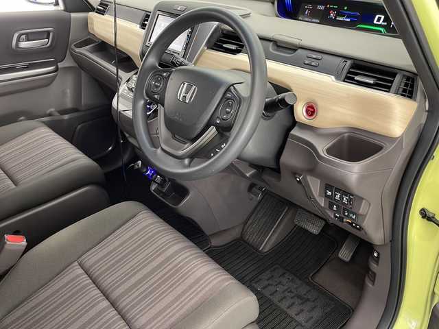 ホンダ フリード ハイブリット G ホンダセンシング 宮崎県 2019(平31)年 3.1万km シトロンドロップ ワンオーナー/Honda SENSING/〇衝突軽減ブレーキ〈CMBS〉/〇誤発進抑制機能/〇ACC〈アダプティブ・クルーズ・コントロール〉/〇LKAS〈車線維持支援システム〉/〇歩行者事故低減ステアリング/〇路外逸脱抑制機能/〇先行車発進お知らせ機能/〇標識認識機能/純正7インチSDナビ/フルセグTV/CD/DVD/Bluetooth/バックカメラ/両側パワースライドドア/LEDヘッドライト/ビルトインETC/スマートキー×2/保証書/取扱説明書