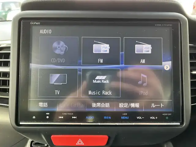 ホンダ Ｎ ＢＯＸ カスタム ターボ SSブラックSパッケージ 三重県 2016(平28)年 4.1万km プレミアムホワイトパールⅡ 純正11インチ後席フリップダウンモニター/純正8インチナビAM/FM/TV/DVD/SD/Bluetooth/リアモニターHDMI/バックカメラ/ETC/シートヒーター(前席)/ドライブレコーダー/シティブレーキアクティブシステム/ターボ/アイドリングストップ/クルーズコントロール/HIDヘッドランプ/プッシュエンジンスイッチ/スマートキーシステム/スペアキー/パドルシフト/ステアリングスイッチ/クロームメッキ加飾付LED式フロントフォグランプ/電動格納ドアミラー/ヒーテッドドアミラー/ウインカーミラー/リアスポイラー/クロームメッキリアナンバープレートガーニッシュ/ロールサンシェード/ブルーイルミネーション/オートエアコン/左右独立式アームレスト（後席中央）/グラブレール（運転席　助手席　リア左右）/後席スライド/4段リクライニングシート/シートバックテーブル（運転席/助手席)