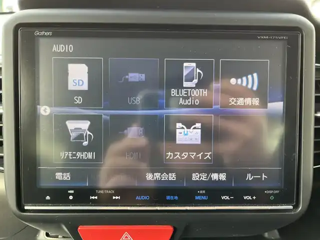 ホンダ Ｎ ＢＯＸ カスタム ターボ SSブラックSパッケージ 三重県 2016(平28)年 4.1万km プレミアムホワイトパールⅡ 純正11インチ後席フリップダウンモニター/純正8インチナビAM/FM/TV/DVD/SD/Bluetooth/リアモニターHDMI/バックカメラ/ETC/シートヒーター(前席)/ドライブレコーダー/シティブレーキアクティブシステム/ターボ/アイドリングストップ/クルーズコントロール/HIDヘッドランプ/プッシュエンジンスイッチ/スマートキーシステム/スペアキー/パドルシフト/ステアリングスイッチ/クロームメッキ加飾付LED式フロントフォグランプ/電動格納ドアミラー/ヒーテッドドアミラー/ウインカーミラー/リアスポイラー/クロームメッキリアナンバープレートガーニッシュ/ロールサンシェード/ブルーイルミネーション/オートエアコン/左右独立式アームレスト（後席中央）/グラブレール（運転席　助手席　リア左右）/後席スライド/4段リクライニングシート/シートバックテーブル（運転席/助手席)