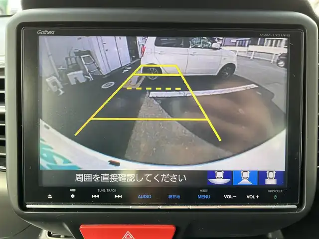 ホンダ Ｎ ＢＯＸ カスタム ターボ SSブラックSパッケージ 三重県 2016(平28)年 4.1万km プレミアムホワイトパールⅡ 純正11インチ後席フリップダウンモニター/純正8インチナビAM/FM/TV/DVD/SD/Bluetooth/リアモニターHDMI/バックカメラ/ETC/シートヒーター(前席)/ドライブレコーダー/シティブレーキアクティブシステム/ターボ/アイドリングストップ/クルーズコントロール/HIDヘッドランプ/プッシュエンジンスイッチ/スマートキーシステム/スペアキー/パドルシフト/ステアリングスイッチ/クロームメッキ加飾付LED式フロントフォグランプ/電動格納ドアミラー/ヒーテッドドアミラー/ウインカーミラー/リアスポイラー/クロームメッキリアナンバープレートガーニッシュ/ロールサンシェード/ブルーイルミネーション/オートエアコン/左右独立式アームレスト（後席中央）/グラブレール（運転席　助手席　リア左右）/後席スライド/4段リクライニングシート/シートバックテーブル（運転席/助手席)