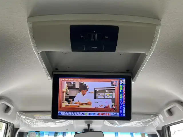 ホンダ Ｎ ＢＯＸ カスタム ターボ SSブラックSパッケージ 三重県 2016(平28)年 4.1万km プレミアムホワイトパールⅡ 純正11インチ後席フリップダウンモニター/純正8インチナビAM/FM/TV/DVD/SD/Bluetooth/リアモニターHDMI/バックカメラ/ETC/シートヒーター(前席)/ドライブレコーダー/シティブレーキアクティブシステム/ターボ/アイドリングストップ/クルーズコントロール/HIDヘッドランプ/プッシュエンジンスイッチ/スマートキーシステム/スペアキー/パドルシフト/ステアリングスイッチ/クロームメッキ加飾付LED式フロントフォグランプ/電動格納ドアミラー/ヒーテッドドアミラー/ウインカーミラー/リアスポイラー/クロームメッキリアナンバープレートガーニッシュ/ロールサンシェード/ブルーイルミネーション/オートエアコン/左右独立式アームレスト（後席中央）/グラブレール（運転席　助手席　リア左右）/後席スライド/4段リクライニングシート/シートバックテーブル（運転席/助手席)