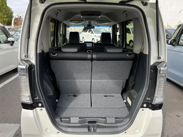 ホンダ Ｎ ＢＯＸ カスタム ターボ SSブラックSパッケージ 三重県 2016(平28)年 4.1万km プレミアムホワイトパールⅡ 純正11インチ後席フリップダウンモニター/純正8インチナビAM/FM/TV/DVD/SD/Bluetooth/リアモニターHDMI/バックカメラ/ETC/シートヒーター(前席)/ドライブレコーダー/シティブレーキアクティブシステム/ターボ/アイドリングストップ/クルーズコントロール/HIDヘッドランプ/プッシュエンジンスイッチ/スマートキーシステム/スペアキー/パドルシフト/ステアリングスイッチ/クロームメッキ加飾付LED式フロントフォグランプ/電動格納ドアミラー/ヒーテッドドアミラー/ウインカーミラー/リアスポイラー/クロームメッキリアナンバープレートガーニッシュ/ロールサンシェード/ブルーイルミネーション/オートエアコン/左右独立式アームレスト（後席中央）/グラブレール（運転席　助手席　リア左右）/後席スライド/4段リクライニングシート/シートバックテーブル（運転席/助手席)