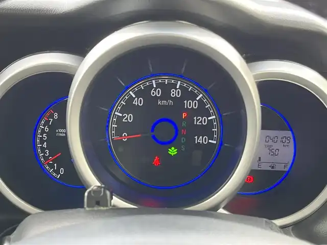 ホンダ Ｎ ＢＯＸ カスタム ターボ SSブラックSパッケージ 三重県 2016(平28)年 4.1万km プレミアムホワイトパールⅡ 純正11インチ後席フリップダウンモニター/純正8インチナビAM/FM/TV/DVD/SD/Bluetooth/リアモニターHDMI/バックカメラ/ETC/シートヒーター(前席)/ドライブレコーダー/シティブレーキアクティブシステム/ターボ/アイドリングストップ/クルーズコントロール/HIDヘッドランプ/プッシュエンジンスイッチ/スマートキーシステム/スペアキー/パドルシフト/ステアリングスイッチ/クロームメッキ加飾付LED式フロントフォグランプ/電動格納ドアミラー/ヒーテッドドアミラー/ウインカーミラー/リアスポイラー/クロームメッキリアナンバープレートガーニッシュ/ロールサンシェード/ブルーイルミネーション/オートエアコン/左右独立式アームレスト（後席中央）/グラブレール（運転席　助手席　リア左右）/後席スライド/4段リクライニングシート/シートバックテーブル（運転席/助手席)