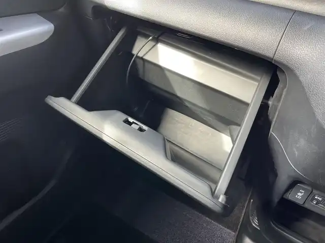 ホンダ Ｎ ＢＯＸ カスタム ターボ SSブラックSパッケージ 三重県 2016(平28)年 4.1万km プレミアムホワイトパールⅡ 純正11インチ後席フリップダウンモニター/純正8インチナビAM/FM/TV/DVD/SD/Bluetooth/リアモニターHDMI/バックカメラ/ETC/シートヒーター(前席)/ドライブレコーダー/シティブレーキアクティブシステム/ターボ/アイドリングストップ/クルーズコントロール/HIDヘッドランプ/プッシュエンジンスイッチ/スマートキーシステム/スペアキー/パドルシフト/ステアリングスイッチ/クロームメッキ加飾付LED式フロントフォグランプ/電動格納ドアミラー/ヒーテッドドアミラー/ウインカーミラー/リアスポイラー/クロームメッキリアナンバープレートガーニッシュ/ロールサンシェード/ブルーイルミネーション/オートエアコン/左右独立式アームレスト（後席中央）/グラブレール（運転席　助手席　リア左右）/後席スライド/4段リクライニングシート/シートバックテーブル（運転席/助手席)