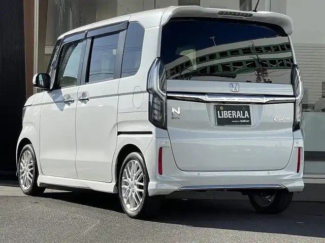 ホンダ Ｎ ＢＯＸ カスタム L ターボ 鹿児島県 2021(令3)年 4.1万km プラチナホワイトパール 純正ギャザーズナビ(WX-211C)/純正CD/ワンセグTV/バックカメラ/前後ドライブレコーダー/追従型クルーズコントロール/両側パワースライドドア/前席シートヒーター/ハーフレザーシート/純正フロアマット/後コーナーセンサー/オートライト/衝突軽減ブレーキ/レーンキープアシスト/純正15インチアルミ/LEDヘッドライト/電動格納ミラー/ライトレベライザー/ドアバイザー/取扱説明書