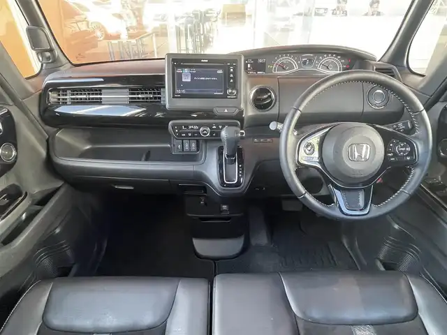 ホンダ Ｎ ＢＯＸ カスタム L ターボ 鹿児島県 2021(令3)年 4.1万km パール 純正ギャザーズナビ(WX-211C)/純正CD/ワンセグTV/バックカメラ/前後ドライブレコーダー/追従型クルーズコントロール/両側パワースライドドア/前席シートヒーター/ハーフレザーシート/純正フロアマット/後コーナーセンサー/オートライト/衝突軽減ブレーキ/レーンキープアシスト/純正15インチアルミ/LEDヘッドライト/電動格納ミラー/ライトレベライザー/ドアバイザー/取扱説明書