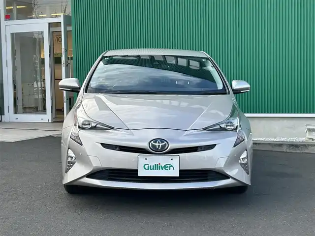 トヨタ プリウス Sセーフティプラス 宮城県 2018(平30)年 13.6万km スティールブロンドM Toyota Safety Sense/社外SDナビ/【CD・DVD・BT・フルセグTV】/バックカメラ/社外ドライブレコーダー/社外15インチAW/レーダークルーズコントロール/レーンディパーチャートアラート/オートハイビーム/横滑り防止装置/パーキングアシスト/コーナーセンサー/シートリフター/オートライト/LEDヘッドライト/フォグライト/スマートキー/ETC